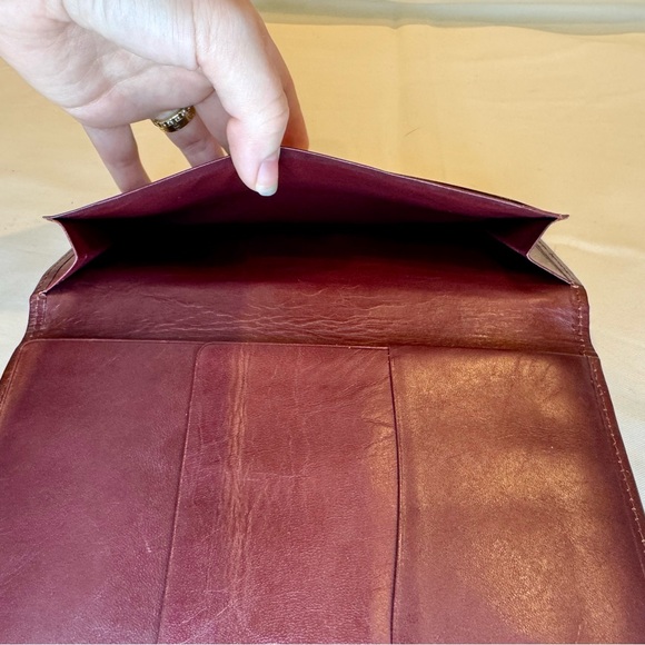 Vintage Cartier Bifold Wallet with Unbranded Gold Toned Chain - EUC! - Picture 6 of 10